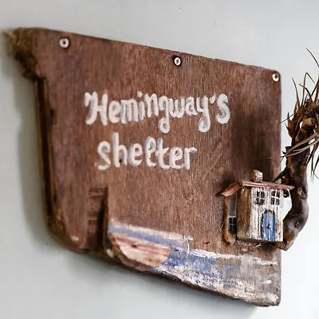 Hemingway's Shelter Semesterbostad